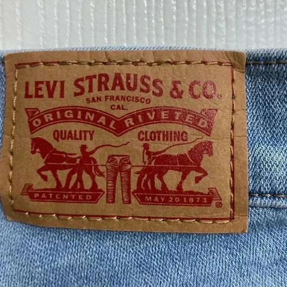 Levi’s Slimming Skinny Jeans - Picture 6 of 8
